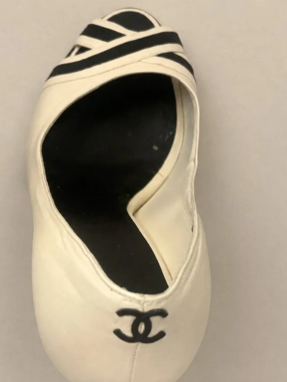 Vintage Chanel Two-Tone Cream White Black Peep-Toe Pumps IT 39 us size 8.5 rare